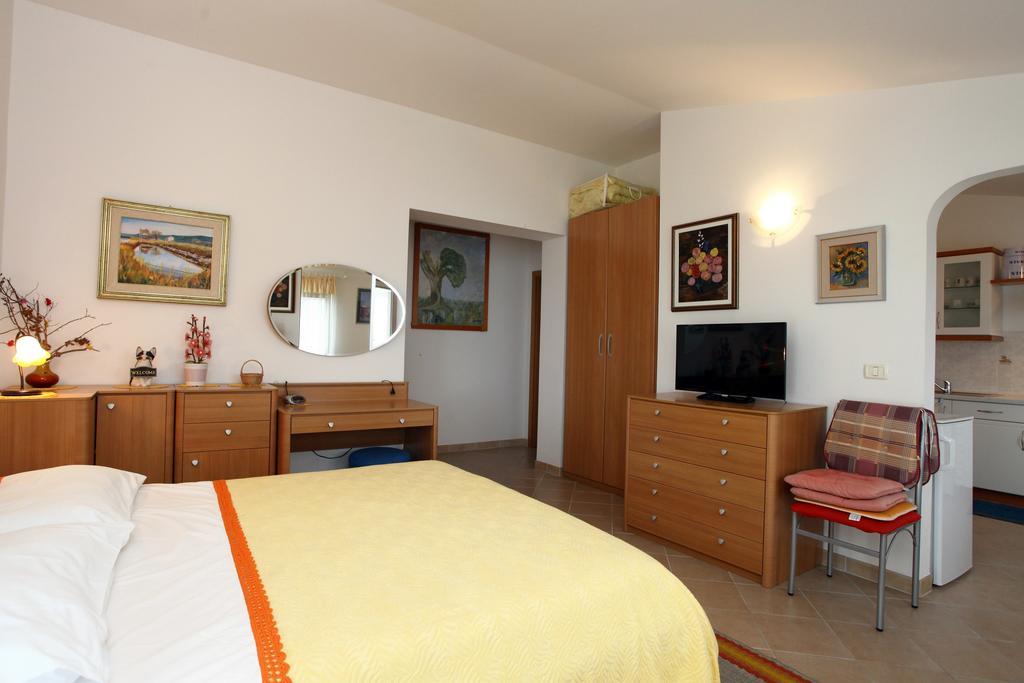 Parenzana Sea View Apartments Sk 波尔托罗 外观 照片