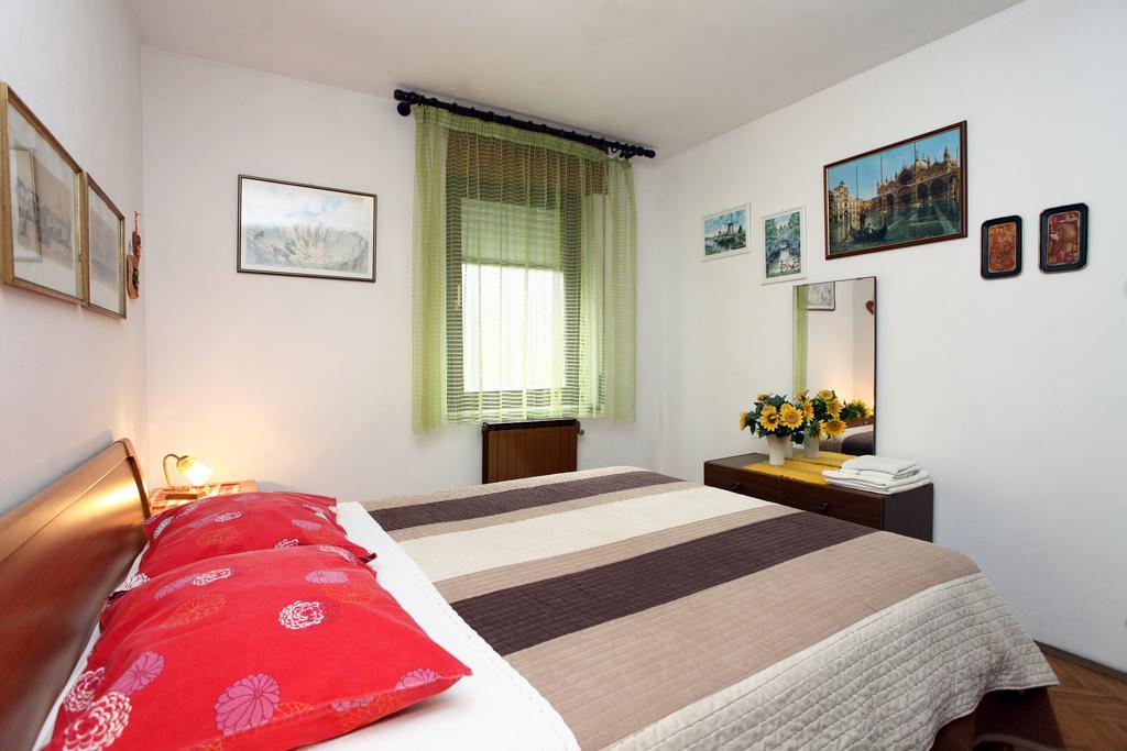 Parenzana Sea View Apartments Sk 波尔托罗 外观 照片