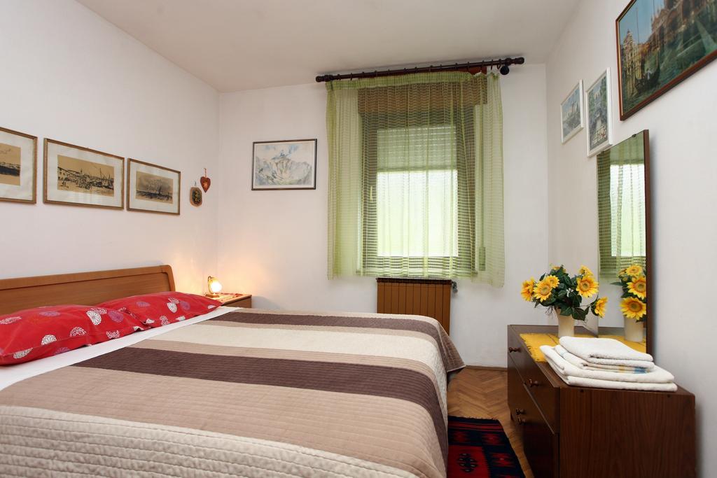 Parenzana Sea View Apartments Sk 波尔托罗 外观 照片