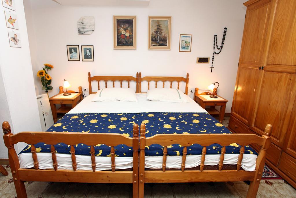 Parenzana Sea View Apartments Sk 波尔托罗 外观 照片